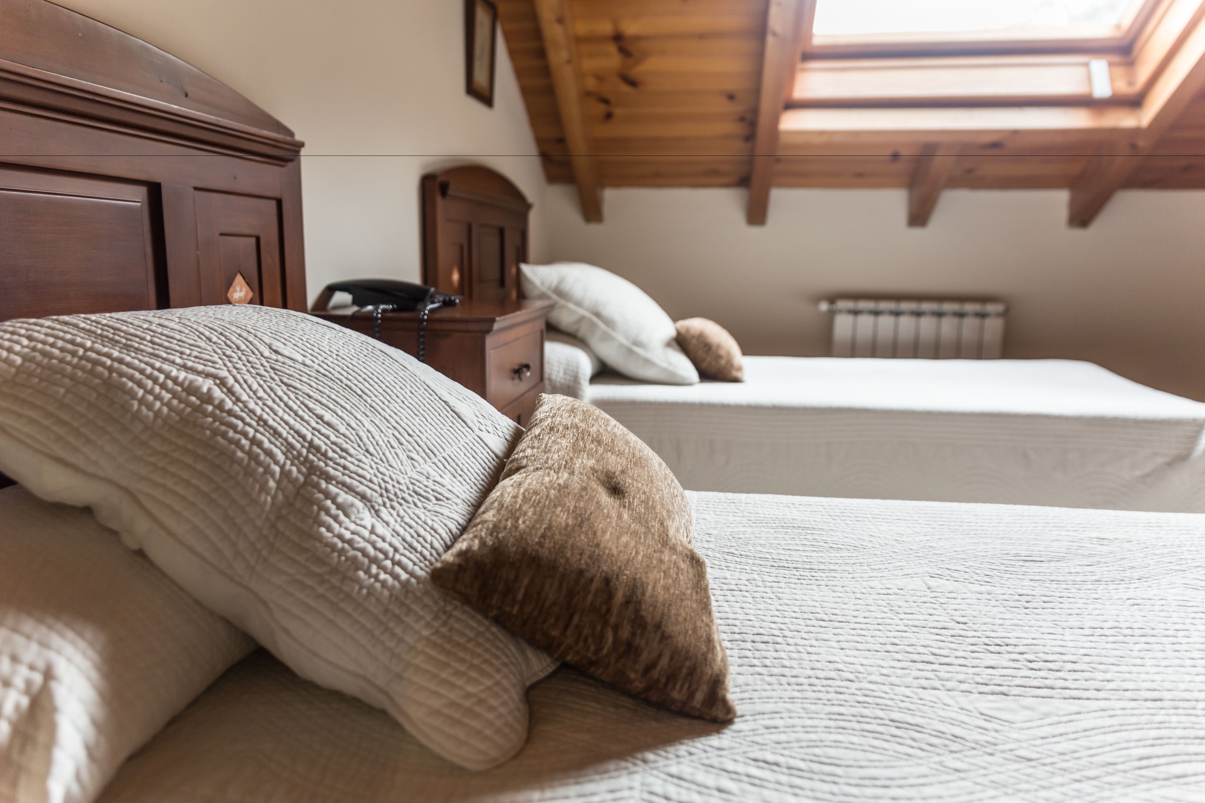 double or twin room | desk, free cots/infant beds, free wifi