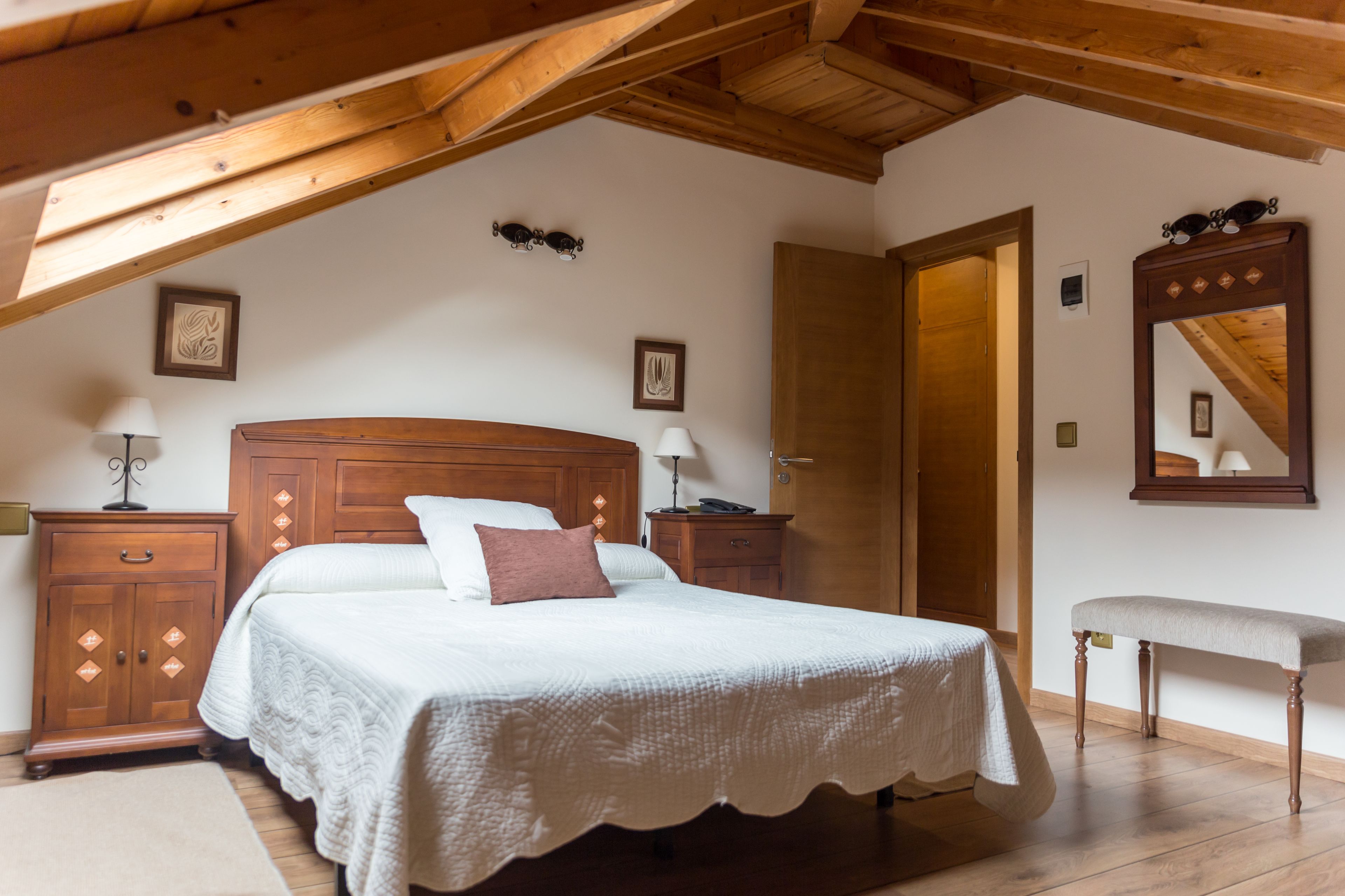 double or twin room | desk, free cots/infant beds, free wifi