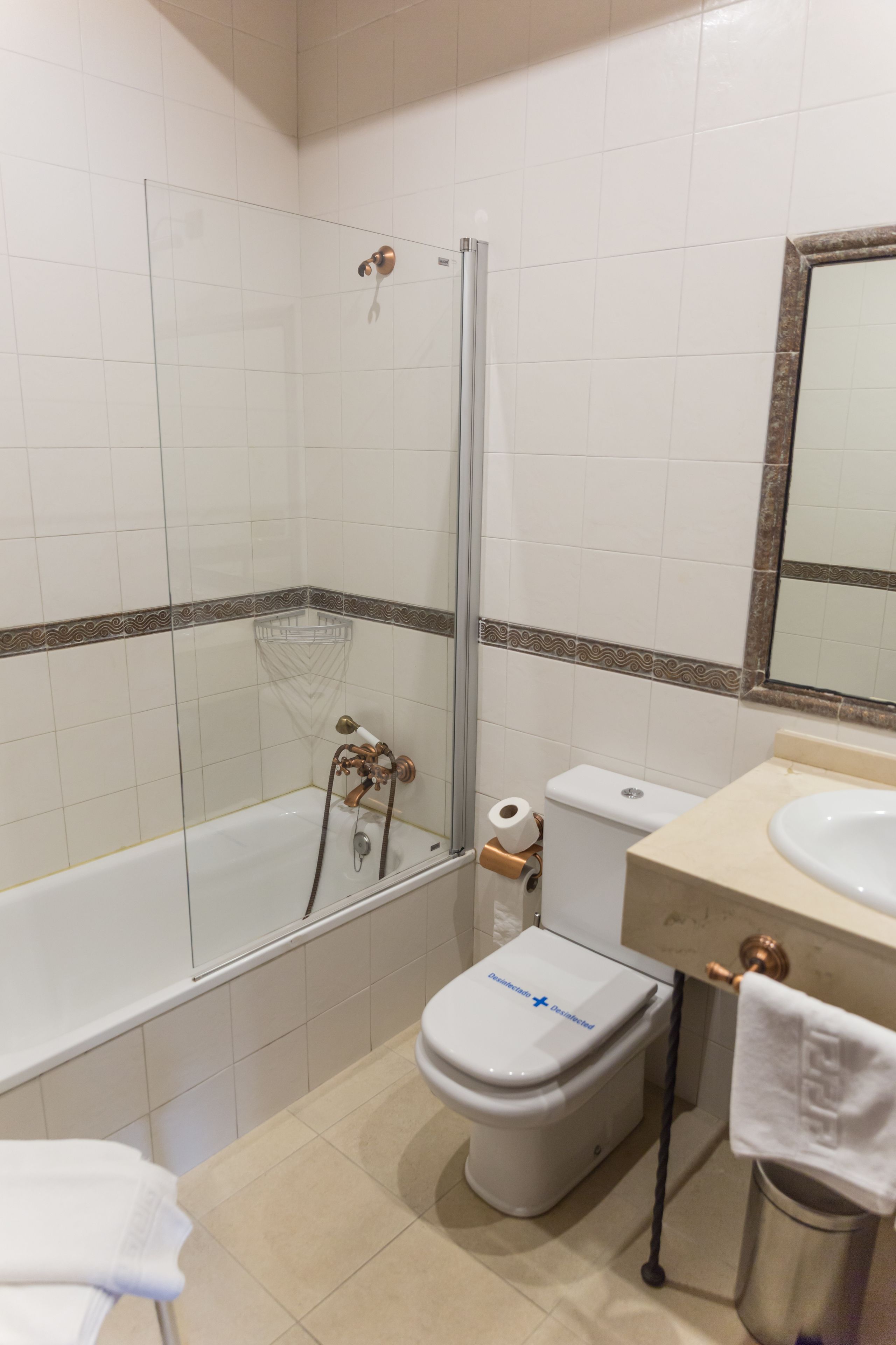 free toiletries, hair dryer