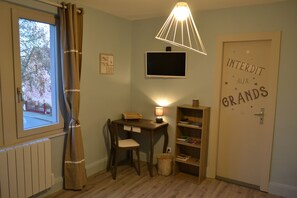 Family Room (Gewurtz)