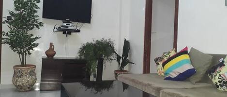 City-lejlighed - 2 soveværelser | Opholdsområde | Fladskærms-tv, dvd-afspiller