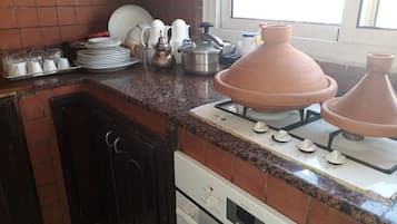 Apartemen Kota, 2 kamar tidur | Dapur pribadi | Lemari es besar, microwave, oven, dan kompor