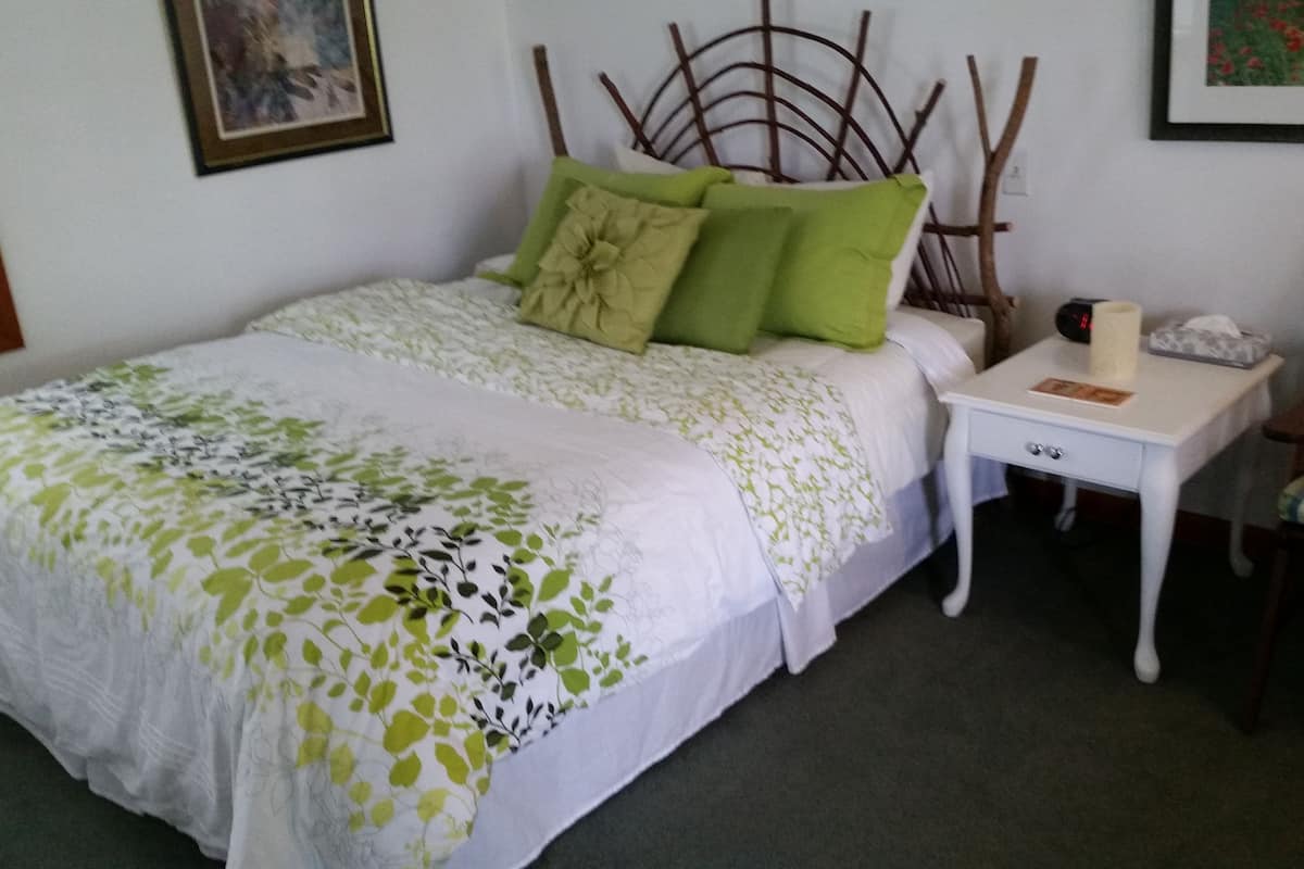 1 bedroom, individually decorated, individually furnished