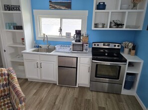 Classic Cottage | In-room dining - Bay Port Lodging (Frankfort)