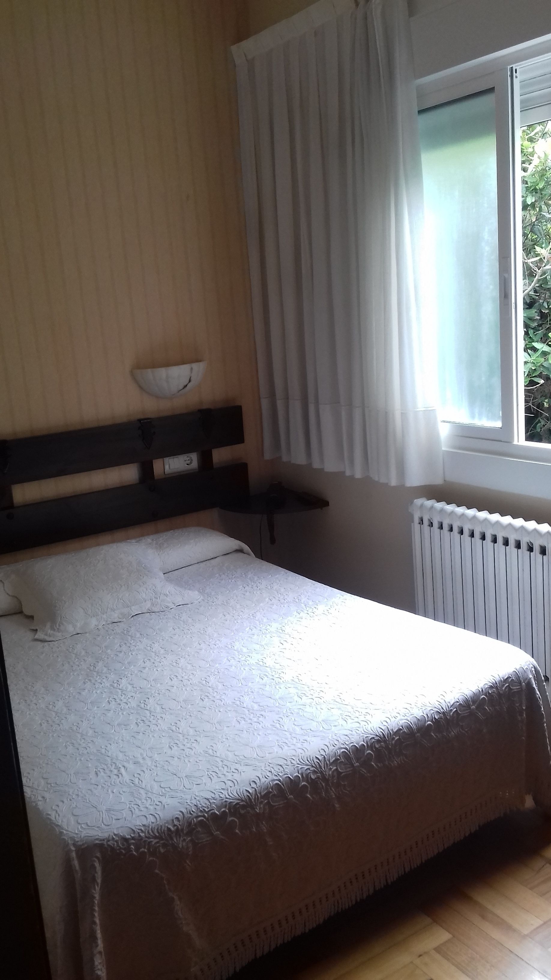 single room | 1 bedroom, in-room safe, free wifi, bed sheets