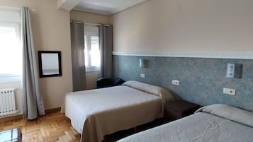 Habitació doble o amb dos llits individuals estàndard, vistes al mar | Caixa forta a l'habitació, wifi gratuïta i roba de llit