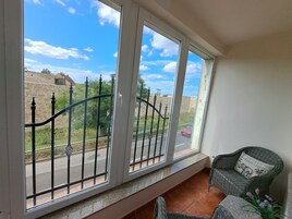 Családi stúdió (3) | Kilátás az erkélyről