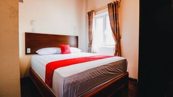 Dobbeltrom – standard, 1 dobbeltseng | Skrivebord, wi-fi (inkludert) og sengetøy