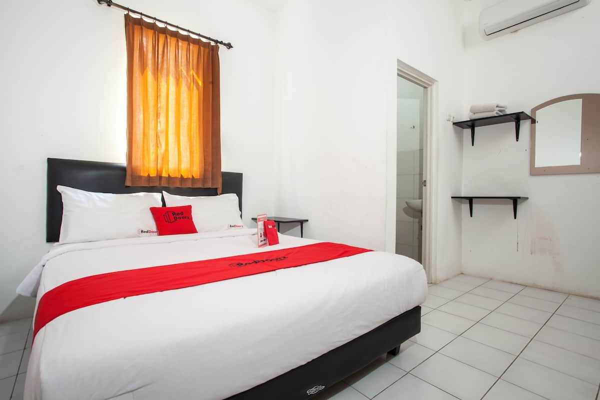 1 bedroom, desk, free WiFi, bed sheets