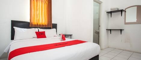 Desk, free WiFi, bed sheets