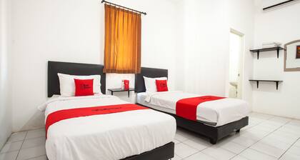 RedDoorz Plus near Galaxy Mall