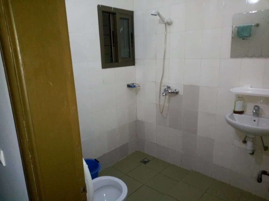 Studio | Salle de bain | Douche, articles de toilette gratuits