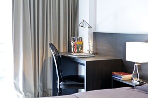 Apartemen, ensuite (Flat Moliere) | Didekorasi berbeda-beda dan dilengkapi dengan perabotan berbeda-beda