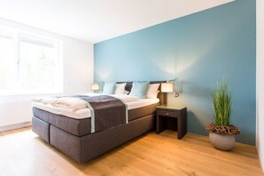 Cribs/infant beds, rollaway beds, free WiFi, bed sheets - Gut Hungenbach (Kuerten)