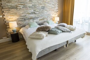 Escritorio, sistema de insonorización y cunas