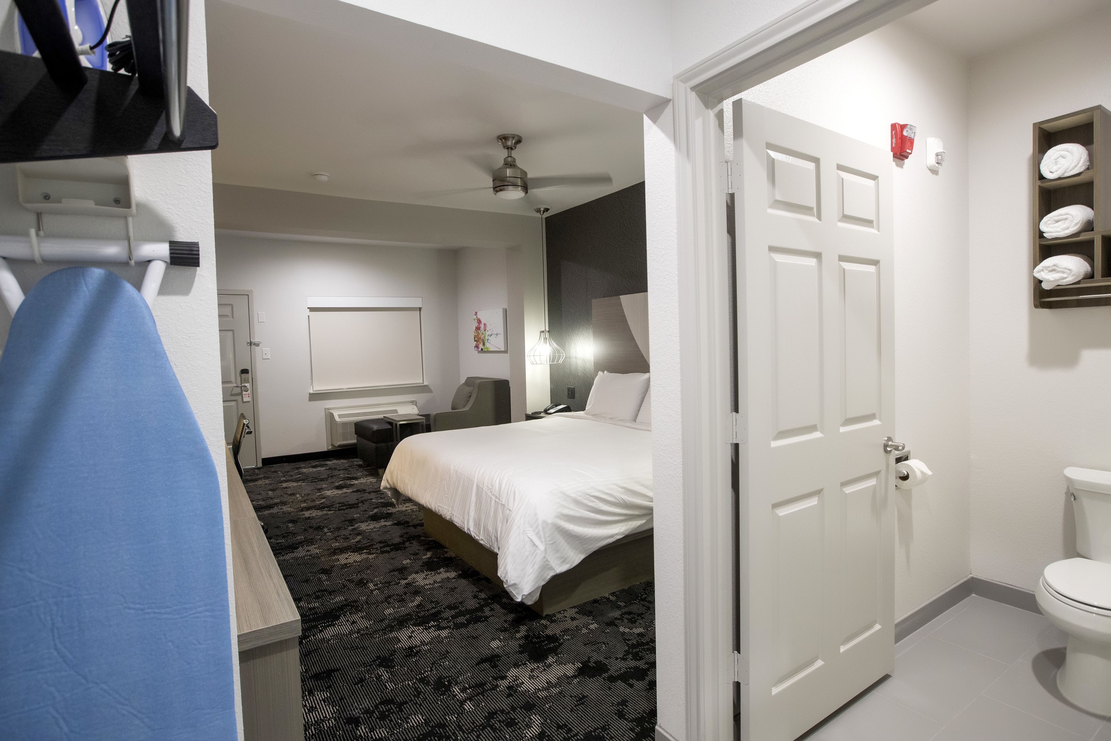 1 bedroom, individually decorated, individually furnished, desk