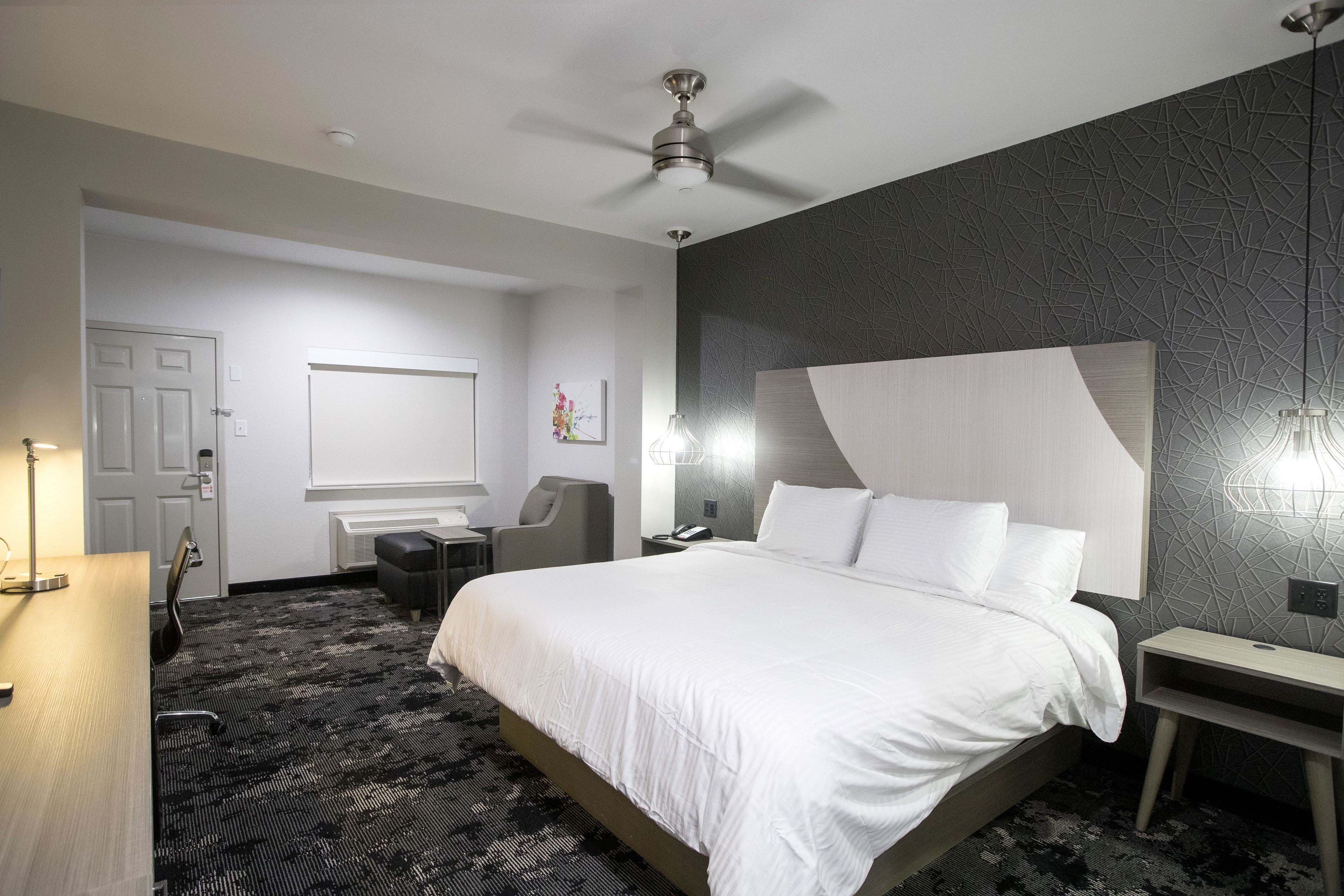 1 bedroom, individually decorated, individually furnished, desk