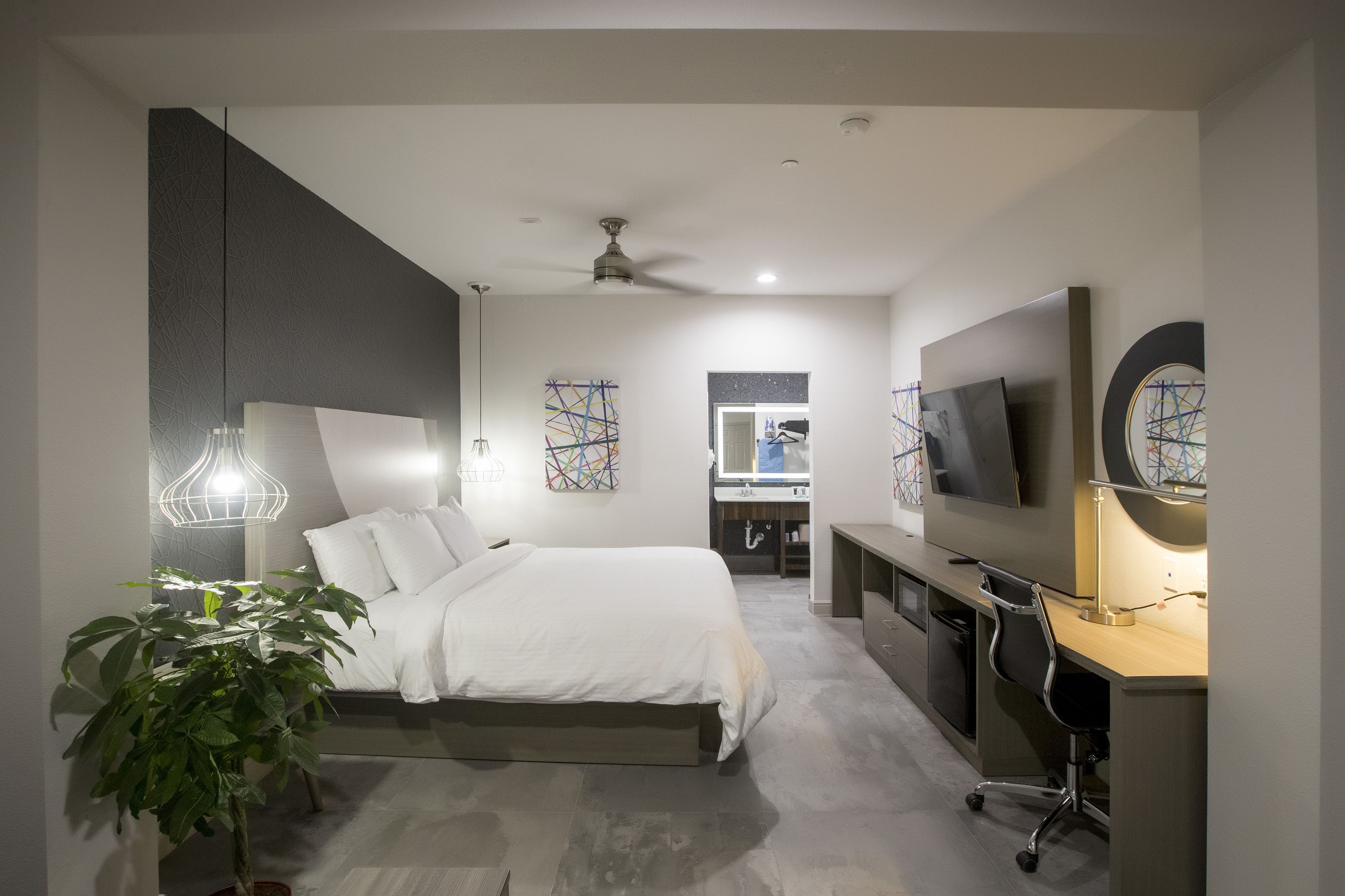 1 bedroom, individually decorated, individually furnished, desk