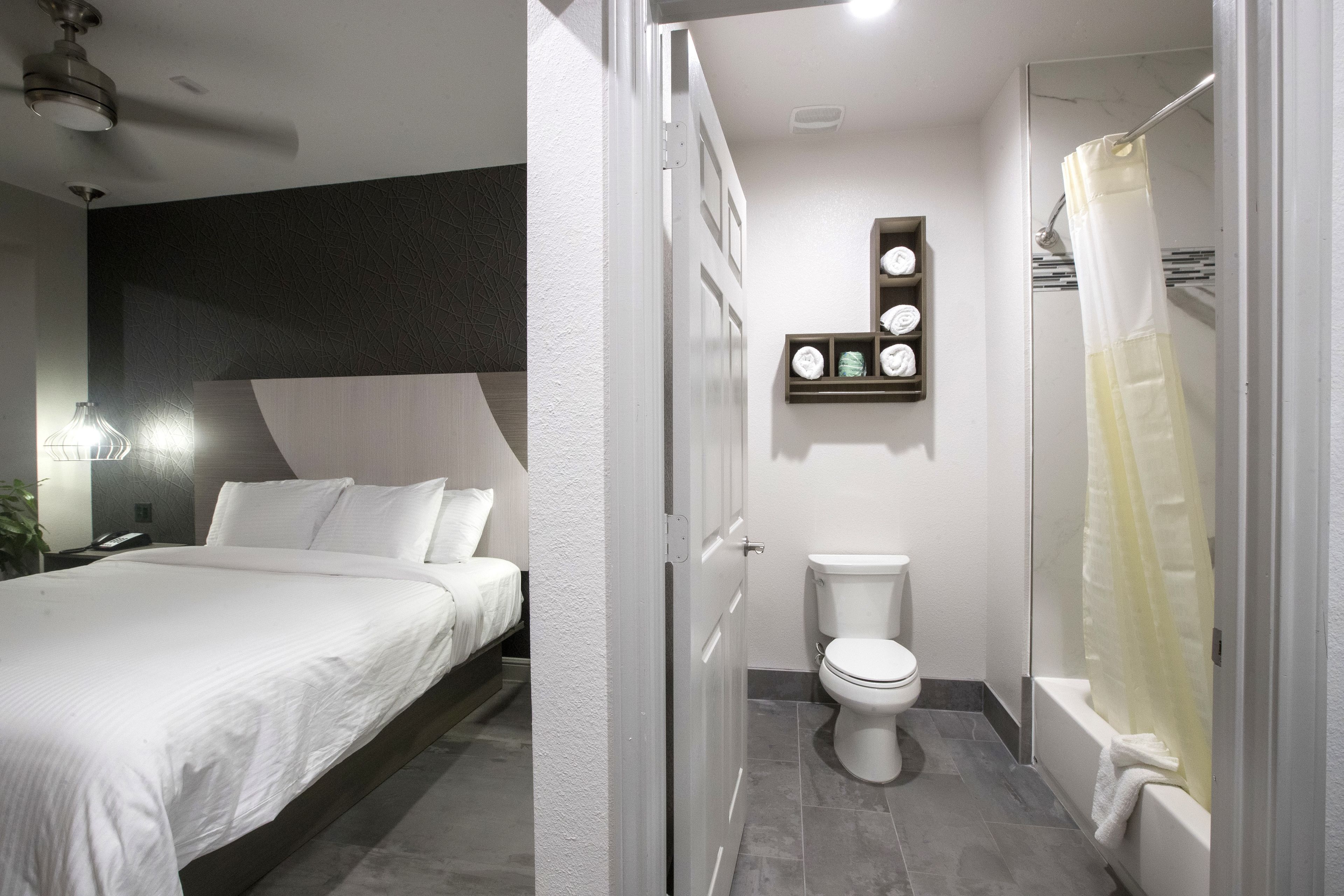 combined shower/bathtub, deep-soaking bathtub, free toiletries