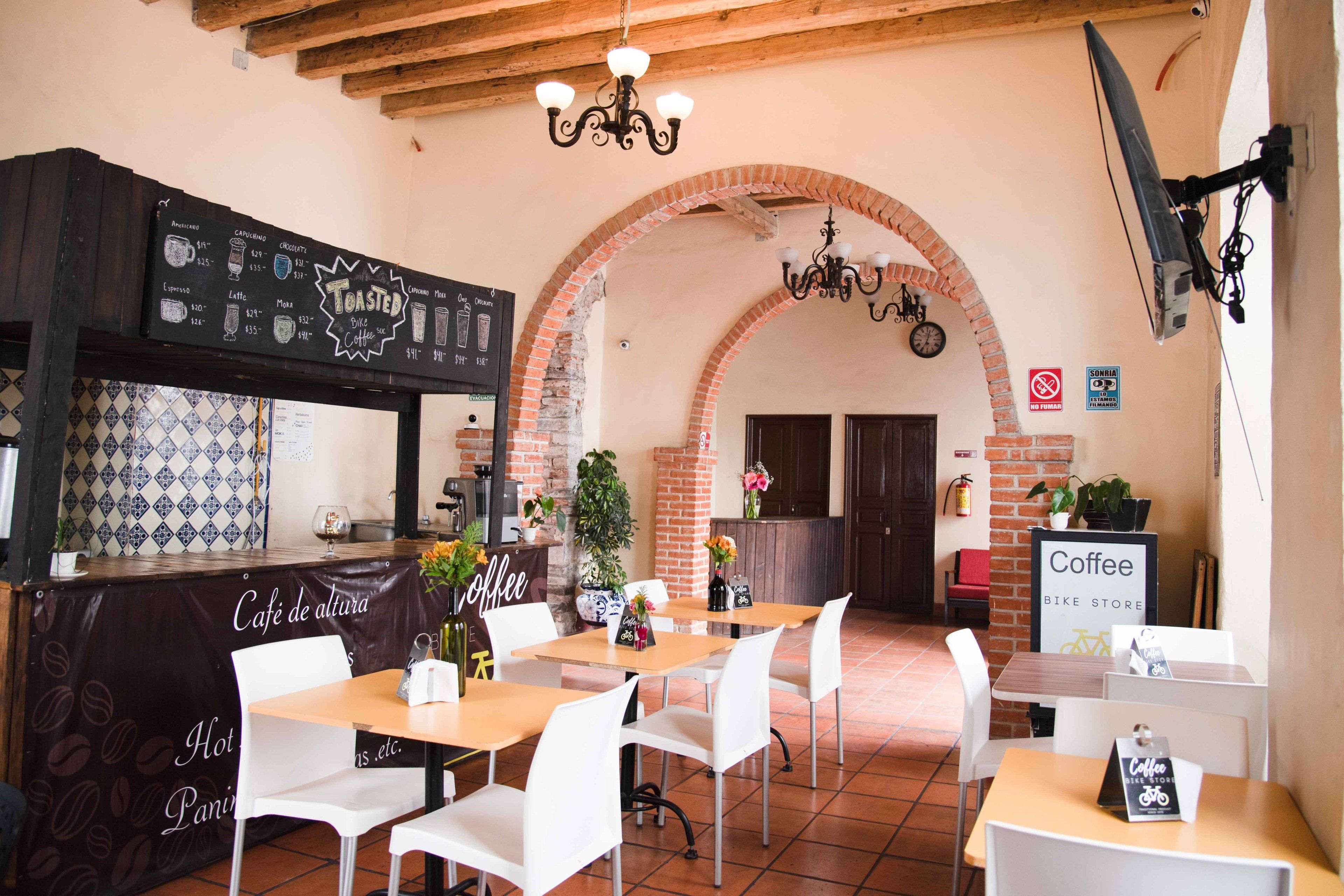 Desayuno a la carta todos los días (con cargo) 