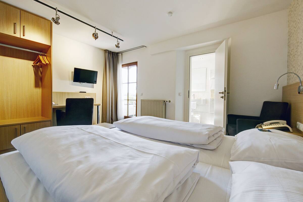 1 bedroom, hypo-allergenic bedding, free wifi, bed sheets