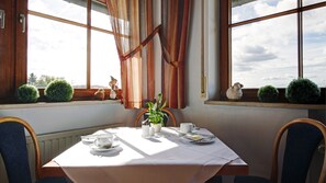 Desayuno bufé gratuito (entre semana)