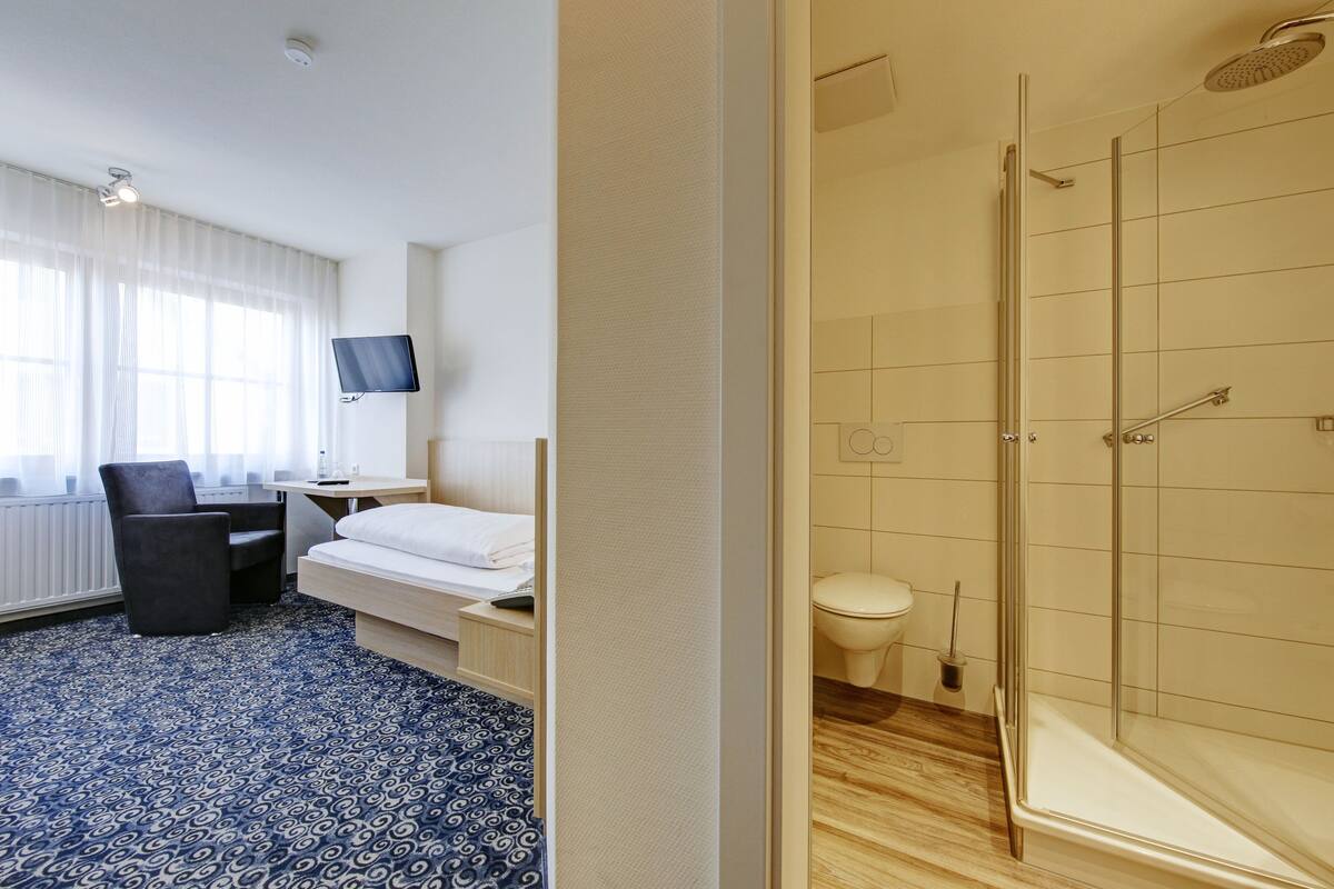single room | 1 bedroom, hypo-allergenic bedding, free wifi, bed sheets