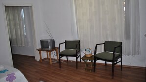 Dost Garden Floor | Living area - Gunebakan Taliani Otel (Ayvalik)