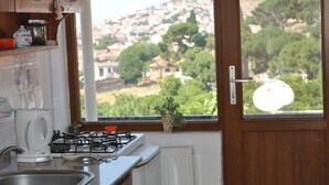 Derya Room, Balcony, Sea and Forest View | Private kitchenette - Gunebakan Taliani Otel (Ayvalik)