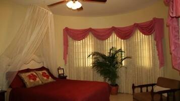 Classic Single Room, 1 Queen Bed | In-room safe, desk, iron/ironing board, free WiFi