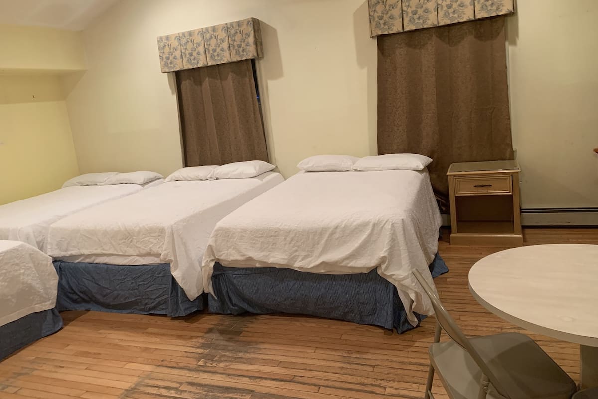 WiFi (free), bed sheets