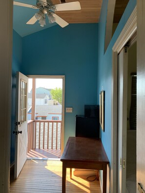 Apartamento familiar | Zona de estar | Una televisión de pantalla plana