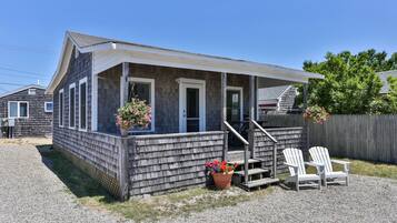 Cottage 1 - 2 Bedrooms, Ocean View | Free WiFi, bed sheets