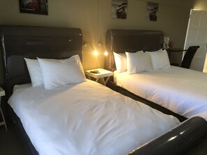 1 Schlafzimmer, hochwertige Bettwaren, Zimmersafe, individuell dekoriert