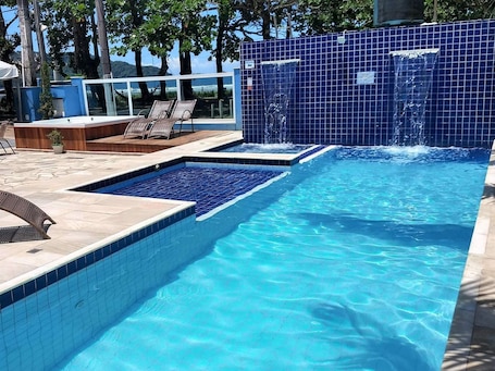 2 piscinas al aire libre (de 09:00 a 20:00), sombrillas, tumbonas. Pousada Vistazul