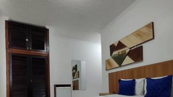 Quarto triplo luxo, vista para o mar | 1 quarto, frigobar, cortinas blackout, Wi-Fi de cortesia