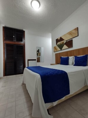 1 habitación, minibar, cortinas blackout y wifi gratis 