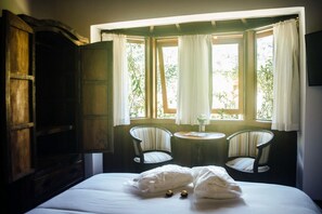 Sabia | Roupas de cama premium, frigobar, cofres nos quartos