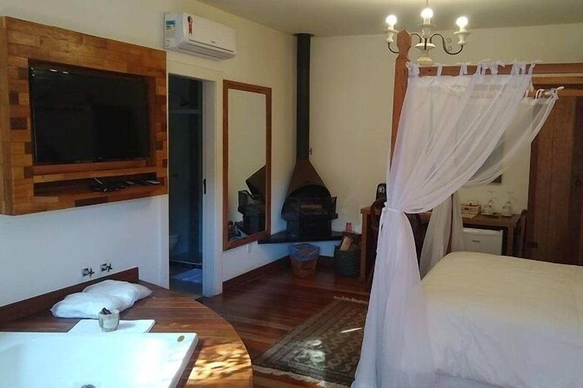 Chambre Lune de Miel, bain à remous, vue jardin