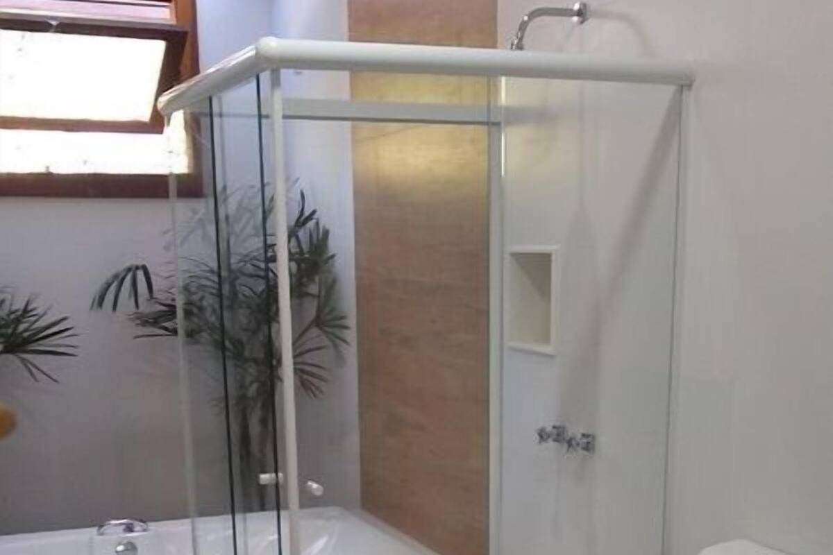 Articles de toilette de luxe, sèche-cheveux, peignoirs