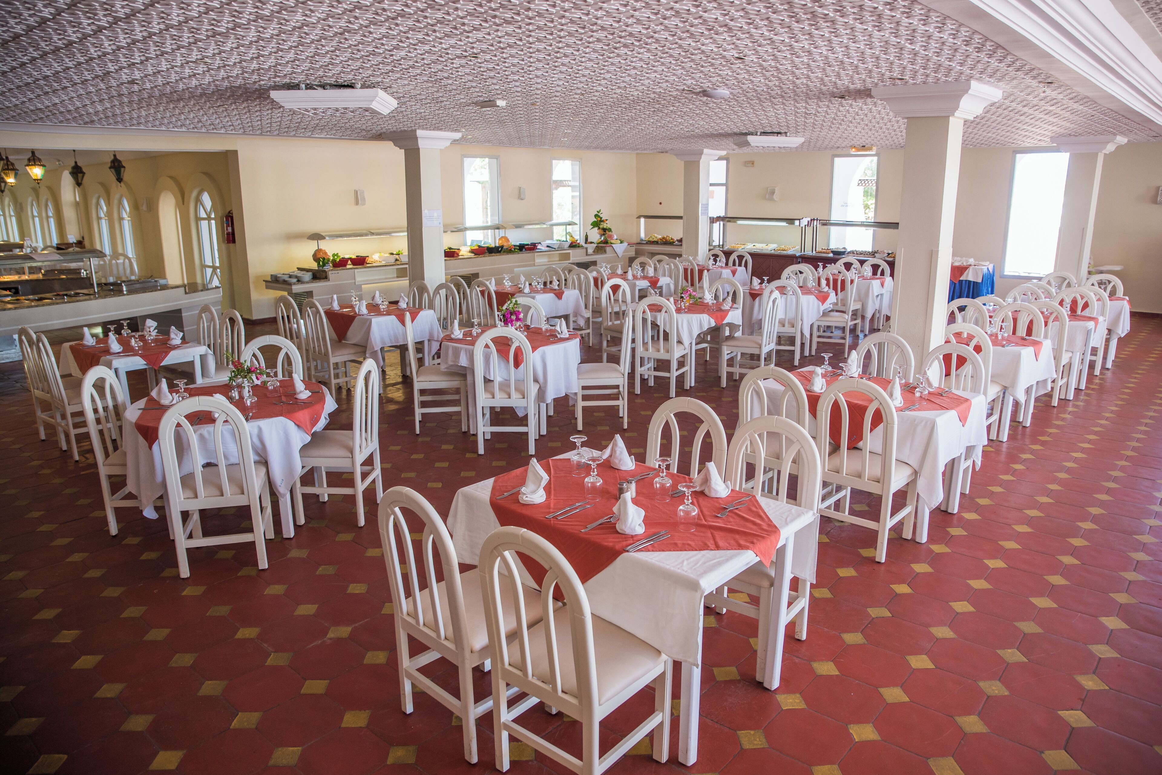 2 restaurants, breakfast, lunch, dinner served; international cuisine