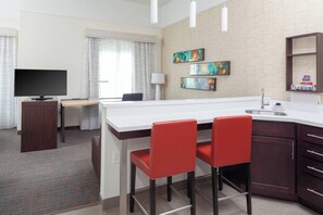 Studio, 1 King Bed with Sofa bed | Premium bedding, in-room safe, desk, laptop workspace