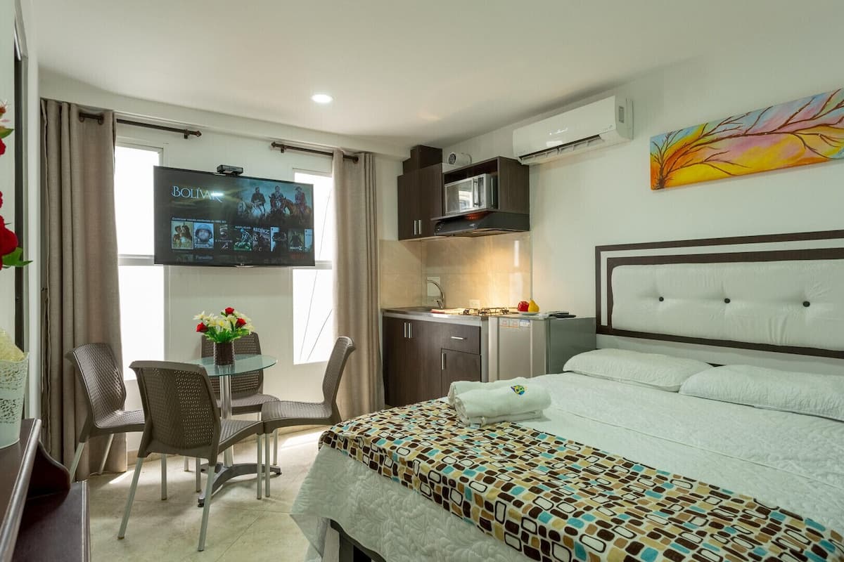Laptop workspace, iron/ironing board, free WiFi, bed sheets