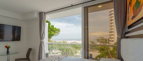 Deluxe Studio Suite, Partial Ocean View | Balcony view