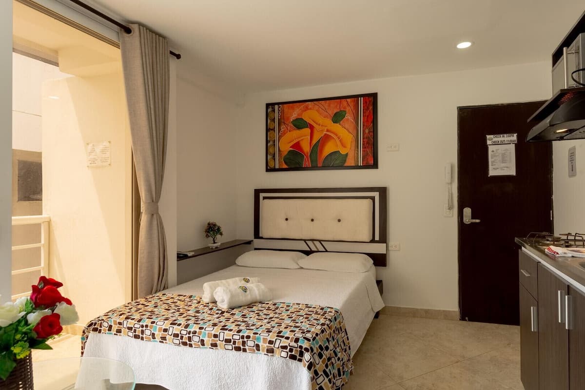 Laptop workspace, iron/ironing board, free WiFi, bed sheets