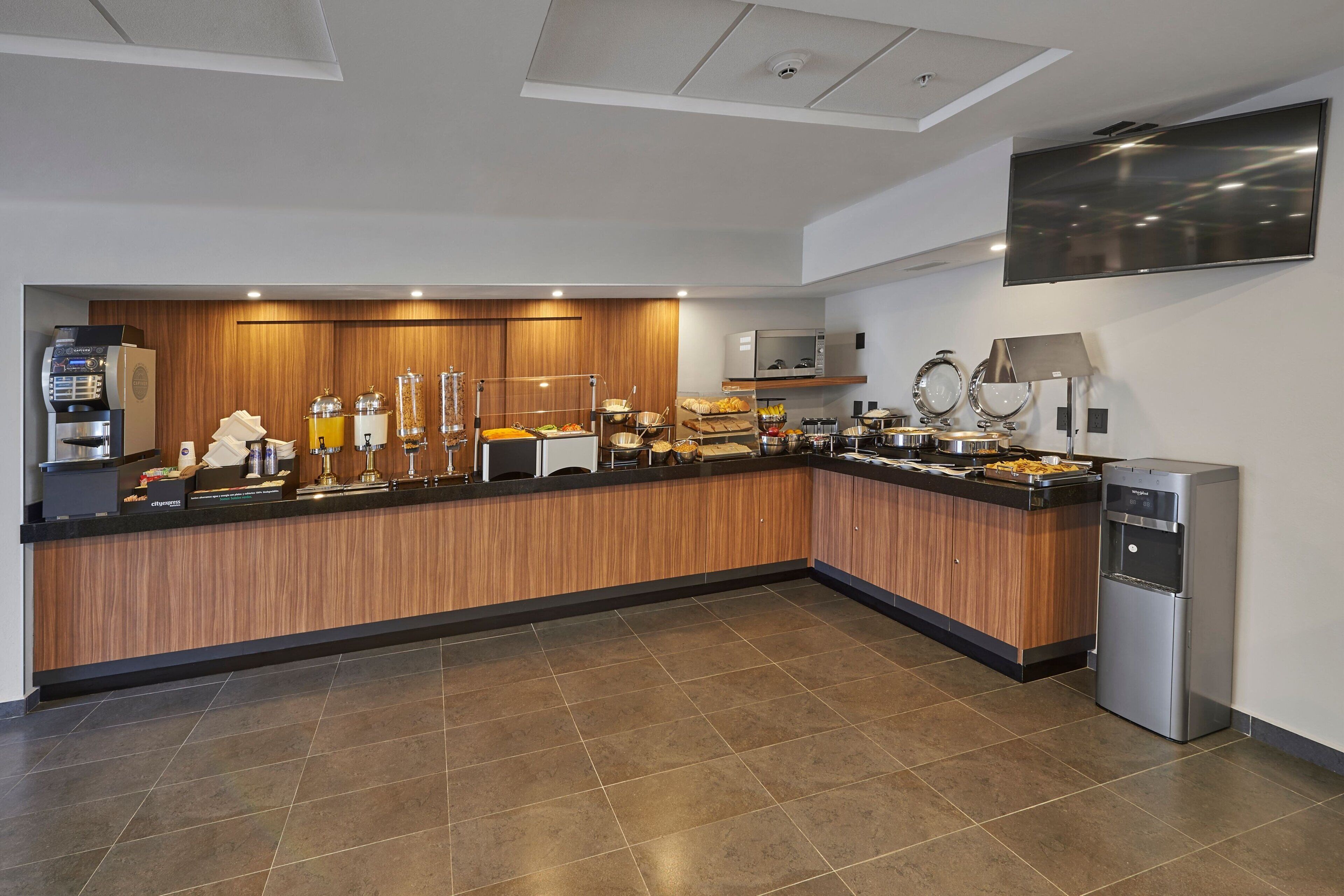 free daily full breakfast