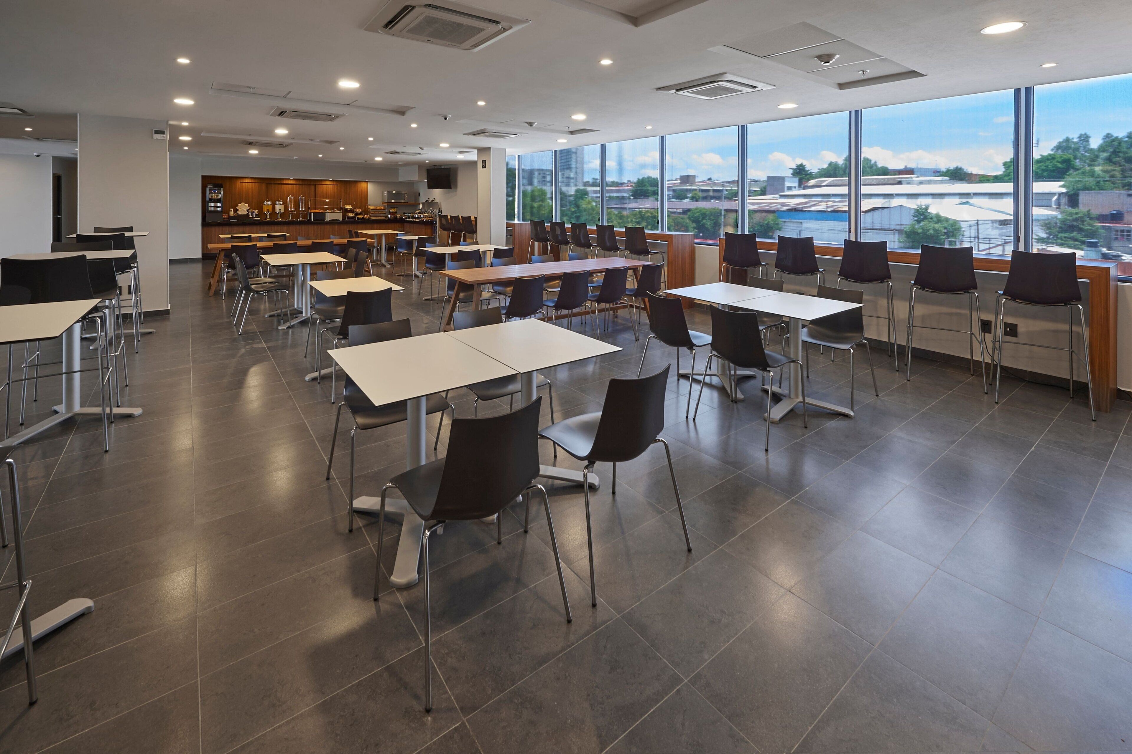 free daily full breakfast