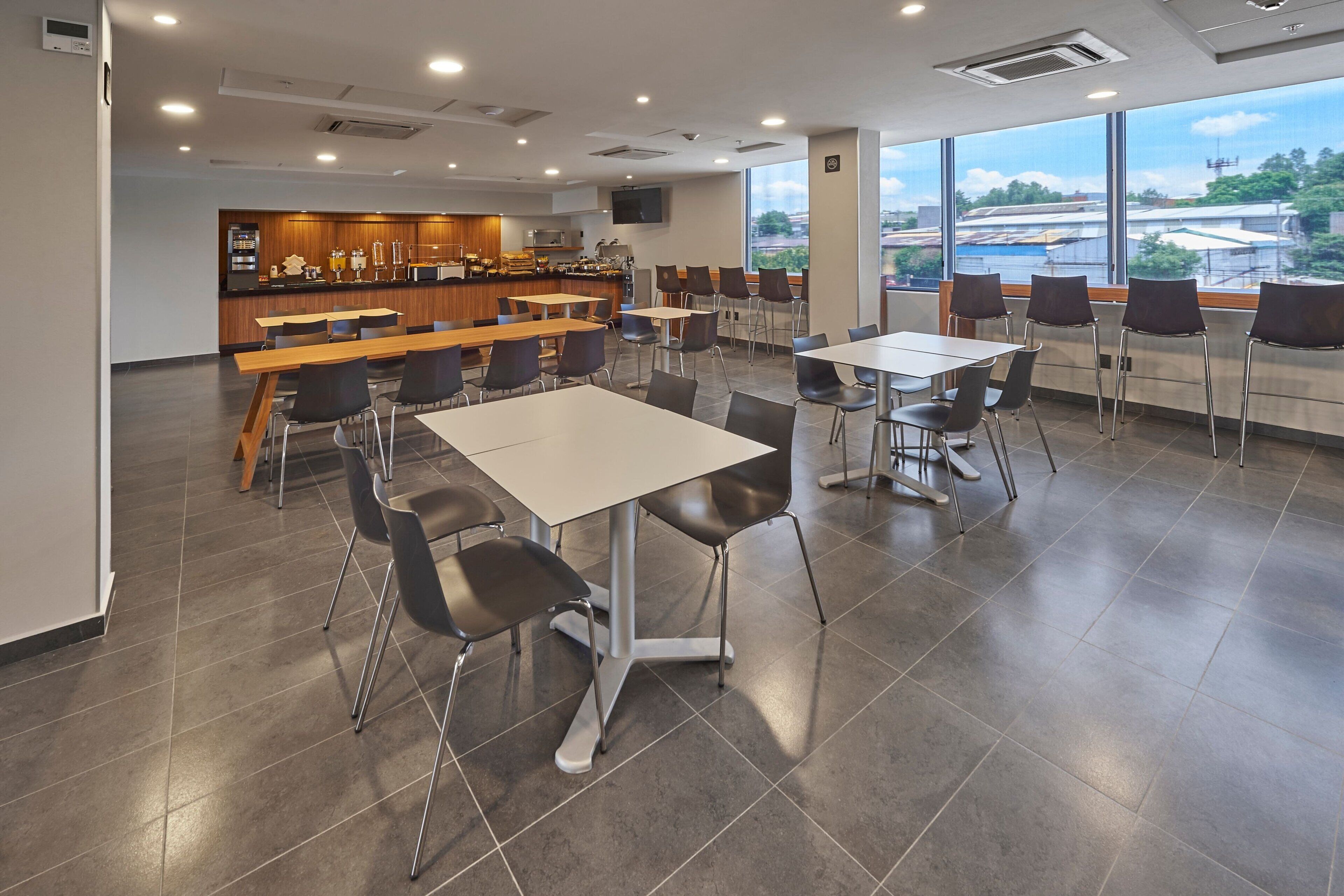 free daily full breakfast