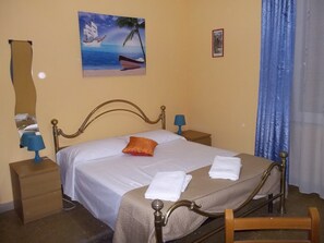 1 chambre, espace de travail pour ordinateur portable