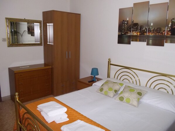 Chambre Double Affaires, 2 lits une place, salle de bains privée